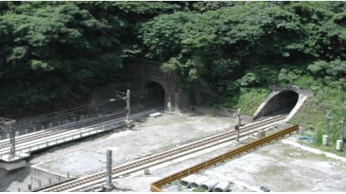 無道碴軌道完成。無道碴防震軌道是從日本引進的新型軌道系統，北迴鐡路南澳站至崇德站之間總長約52公里的隧道，即使用無道碴防震軌道。如新武塔隧道、新觀音隧道、新和平隧道、新舊和仁隧道、新舊清水隧道、新舊崇德隧道等。