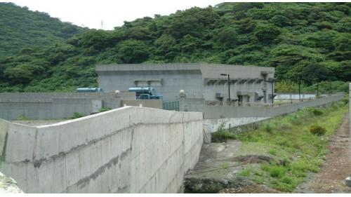 蘇澳變電站。北迴鐡路沿線計有三座變電站，分別位於蘇澳新站、和平站及花蓮站，平均相距40公里，中途設有中性區作為饋電絕緣，變電站分別往南北送出不同相位電力，即中性區與相鄰的南北兩側變電站各相距20公里。