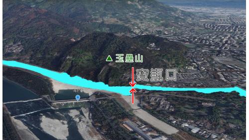 李冰父子規劃在玉壘山鑿開一個寛20米，深40米的洞口，讓水流往成都方向，玉壘山很結實，若以鎬開鑿約需30年，他利用熱漲冷縮原理，將石體燒熱後再潑冷水讓石體自行開裂再行開鑿，前後花費8年完成寶瓶口。寶瓶口豁口較小，具有水量控制的特點。