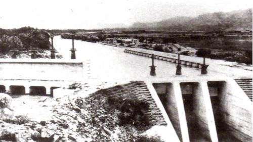 1933年，日本政府為謀台東農業發展並配合移民政策，增加糧食生產，由日本國庫撥款改建，原擬2年完工，但因1934、1935年2次颱風災害，延至1936年3月才完成。