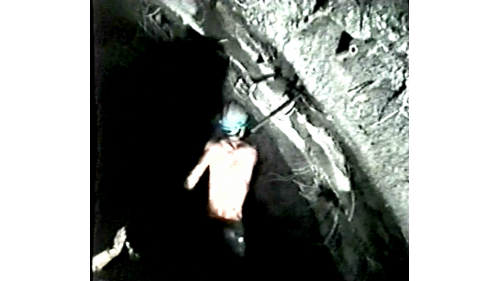 隧道岩栓採系統式飛越力SN岩栓，於第二層噴凝土完成後，即進行鑽孔動作，鑽孔使用油壓鑽堡機施鑽，再依序推送土拔器，及灌入水泥砂漿，並立即裝設岩栓，在水泥砂漿凝結後，以扭力扳手旋緊岩栓螺帽，以發揮支撐效果。
