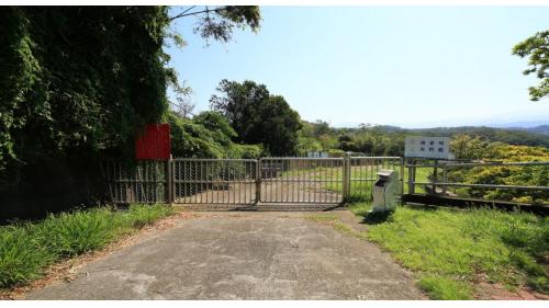 為東興淨水場水源，位於苗栗縣三灣鄉永和村，原名東興水庫，完工後改名為永和山水庫。建造於1980年，於1984年竣工啟用。水源主要來自主流中港溪田美攔河堰攔，經11公里導水路引入，是台灣首座沒有水門和水閘的水庫，為典型的離槽水庫。儲水供應地區為竹南鎮、頭份市、造橋鄉，為新竹苗栗地區重要之民生及工業用水的水庫。