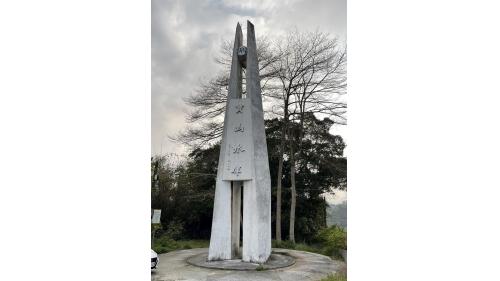 寶山水庫於1981年4月動工興建，1985年6月完工，係一離槽水庫。水庫集水區面積約3.20平方公里，總蓄水量5,470,000立方公尺，正常蓄水位標高141.60公尺。壩型屬土堰隄、壩頂長260公尺、壩頂寬1０公尺、壩身高度34.50公尺。水源係利用頭前溪的支流上坪溪豐水期或雨季的逕流，於竹東鎮軟橋里竹東圳入口處設攔河堰引水，經竹東圳導水入水庫儲存。