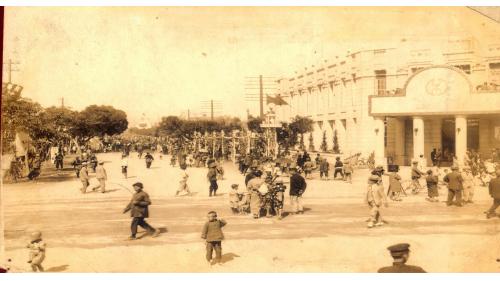 日治時期1896年設立台中縣，1899年實施市街改正計畫，整治河流與設計棋盤狀道路（今中區及東區），由於台中市附近沒有適當的水源地，英籍巴爾頓與技士濱野彌四郎建議開鑿水源井，以供應全市居民的使用，即所謂台中水道。