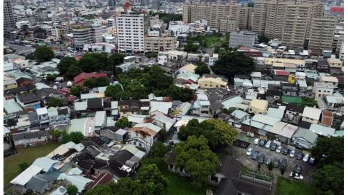 1914年依巴爾頓的勘察建議，於東勢子庄試掘一口井，發現東勢子庄地下水豐沛且水質良好，爰選擇東勢子庄做為台中水道的水源地。東勢子庄是台中舊市區僅存的一處原生聚落，自清朝時期迄今已逾200年歷史，早期聚落廣大，約為現今三民路以東、精武路以北、旱溪西岸以西、以及興進園道以南的區域。