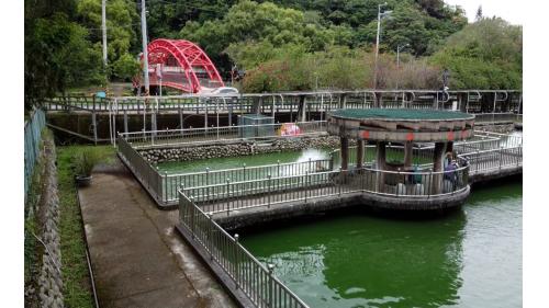 日治時期豐原水道清水池為現今中正公園魚池。昔日清水池加氯清淨水質後，注入配水池，配水給神岡及豐原。