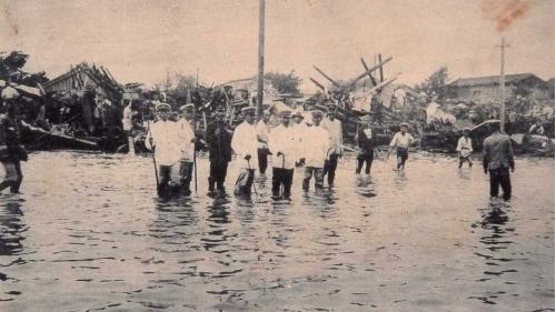 1911年8月台灣經歷兩次強烈颱風重創，就連台北也陷入一片黑暗，同年9月龜山電廠淹水，停電達一個月之久，人民用電需求遠大於發電建設。