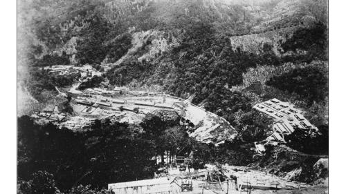 此計劃是世界上數一數二的巨型發電計劃，1911年至1923年前置作業，1923年東京大地震後停工，1931年復工，1934年完工。