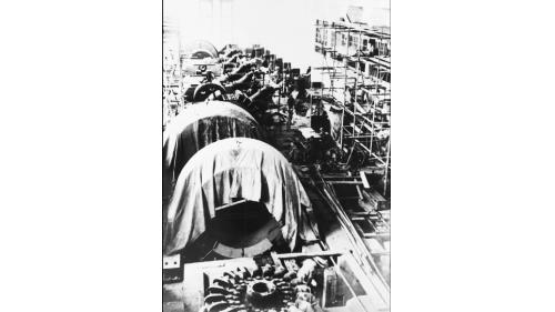 水輪機為德國JM-VOITH廠製造，橫軸帕氏水輪機，裝置容量為33,000馬力，其主要部分為水斗、動輪、噴嘴及針閥所組成。發電機為美國G.E製，裝置容量為22,000瓩。