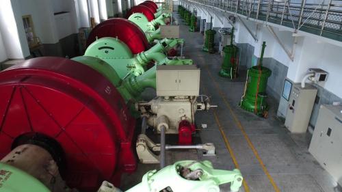 大觀一廠發電機組是1923年德國VOITH公司製造的橫軸佩爾頓式水輪機組，共有五組，每部機組發電量22MW，五組共110MW。
