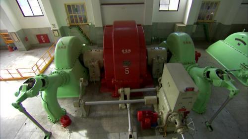 大觀一廠發電機組是1923年德國VOITH公司製造的橫軸佩爾頓式水輪機組，共有五組，每部機組發電量22MW，五組共110MW。