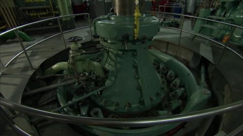 鉅工電廠內設有兩部豎軸法蘭西斯式水輪發電機，每部21.75MW，總裝置容量為43.5MW。