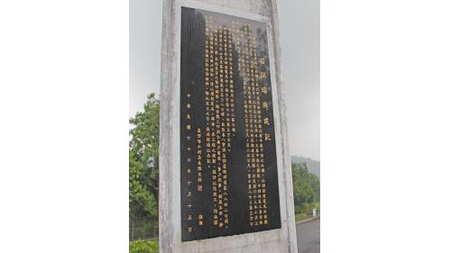 位於台中市石岡區大甲溪之下游，於1974年10月31日開工，於1977年10月15日完工。利用上游德基、青山、谷關、天輪各電廠尾水攔河蓄水，以供應大台中地區(包括彰化部分地區)之公共給水及灌溉用水，同時調節大甲溪發電尾水量，俾使大甲溪水資源獲得更進一步之有效利用。