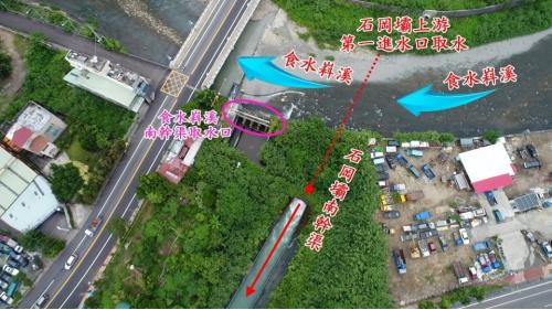 豐原第一及第二淨水場的主要水源來自大甲溪，在石岡壩設置二座進水口，將原水導入南幹渠，南幹渠於第一淨水場附近設置七道閘門，右側兩道閘門，係為攔取原水供豐原第一淨水場使用;左側五道閘門，則為提供農田灌溉之用。