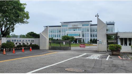 鯉魚潭淨水場在921地震後，成為大台中地區民生用水主要供水廠之一，淨水設備分二期興建，一期淨水設備於1993年10月完工，設計出水能力每日50萬噸，二期淨水設備於2002年底完工，設計出水能力每日60萬噸，合計設計出水能力每日110萬噸。