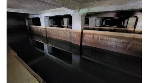 淨水池二座門上雕刻著「不老泉」及「地靈釀出甘漿」。
