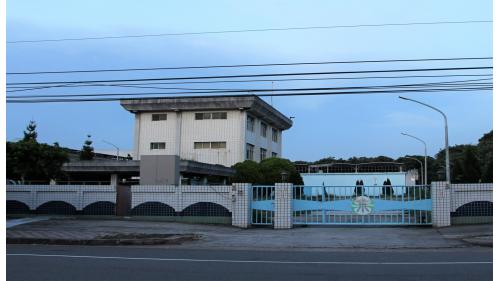全興淨水場原水取自場內六口深井，抽取地下水源送至廠內處理，處理完之淨水配送至彰化地區，以供應彰化市、和美鎮、伸港鄉、線西鄉等鄉鎮使用。