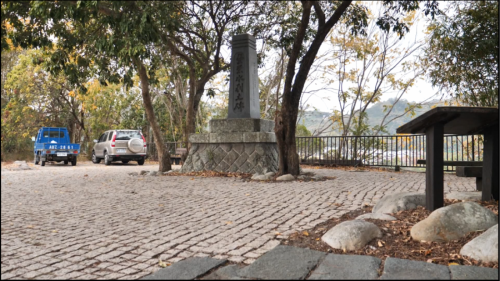 &nbsp;位於台中市豐原區萬順二街街尾，葫蘆墩圳最早的進水口附近，1939年(昭和14年)設置，碑文記載葫蘆墩圳開設始末，為當時水利工程開發的歷史見證。