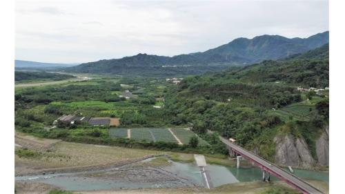 固床工，位於桶頭堰附近的桶頭橋及行正橋下游，可調控河道坡度，以穩固河床避免被沖刷。
