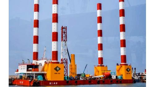 是一艘台灣自製的海上平台工作船，協助台電海氣象觀測塔之建置，為離岸風電場的前置設施。