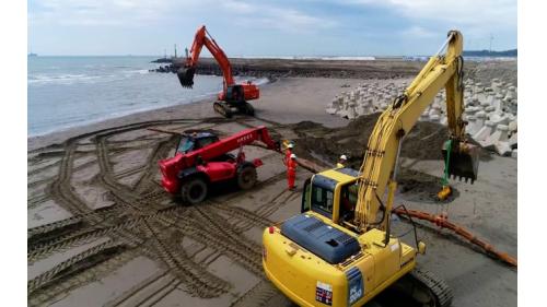 連接風機、海上變電站與陸域變電站，將電力從風場運輸至岸上。