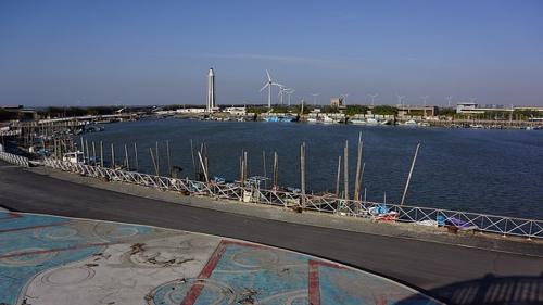 海氣象觀測塔量測資訊展示地點，因人文、漁業養殖及濕地生態都相當豐富，有紅樹林、水鳥、潮間帶招潮蟹、彈塗魚等海岸風光；燈塔、望海寮、竹筏等富麗漁村景象，因此是昔日彰化縣八景之一。