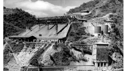 萬大電廠興建於1941年，1943年3月完工開始正式發電。