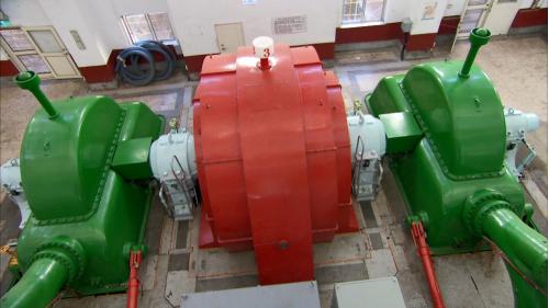 萬大三號機1943年開始商轉，發電量為15.3MW。