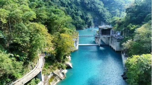 萬大電廠尾水流入松林攔河堰，供松林分廠的松林分廠一號機及松林分廠二號機發電。