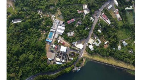 蘭潭淨水場位於嘉義市東方丘陵地蘭潭水庫旁，於1974年興建完成，設計出水能力為每日52,000噸，主要水源來自於蘭潭水庫。