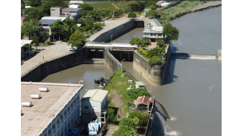 進水口、取水路、放水路、沉砂池等。