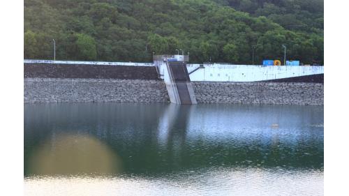 為斜依式多段進水塔.