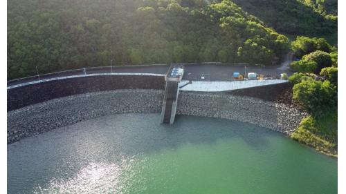 為斜依式多段進水塔.