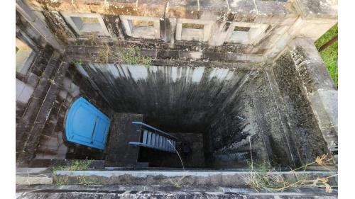 淨水池上方右側，由上往俯瞰內部。