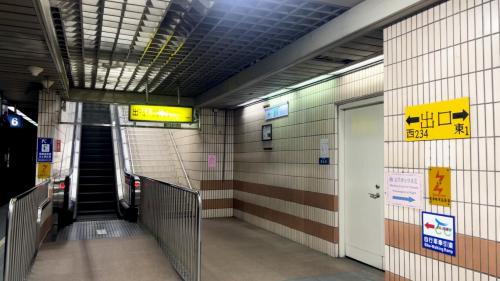 地下一樓台鐵月台層。