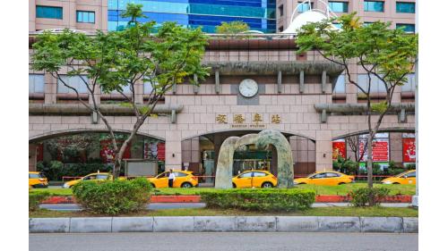 &nbsp;板橋車站南側。