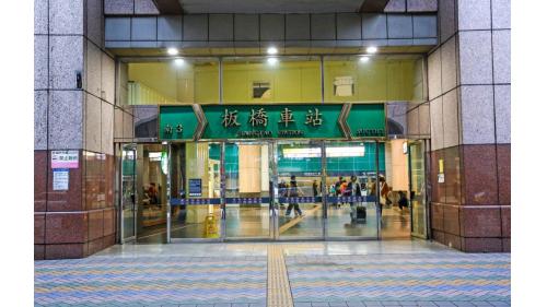 &nbsp;板橋車站南3門。