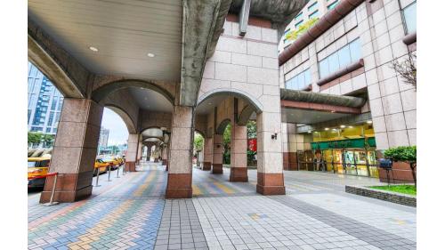 &nbsp;板橋車站南側市民大道廻廊。
&nbsp;