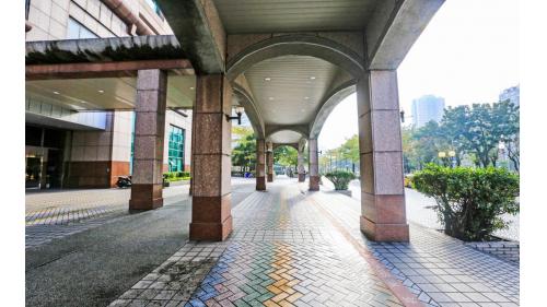 &nbsp;板橋車站站前路側北門前廊道。
