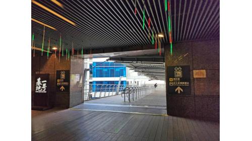 &nbsp;二樓東側空廊則可銜接環狀線車站大廳。