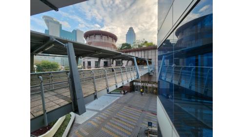 &nbsp;二樓東側空廊則可銜接環狀線車站大廳。
&nbsp;