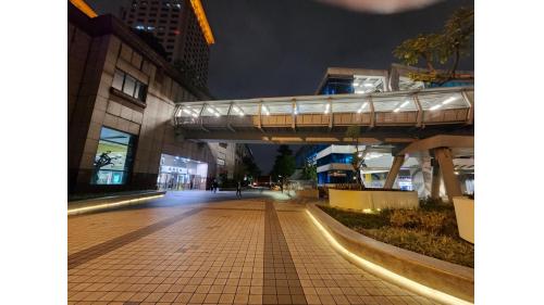 &nbsp;二樓東側空廊則可銜接環狀線車站大廳。
