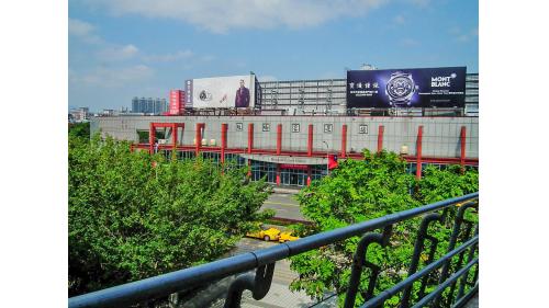 &nbsp;改建前-板橋客運站。位於新站路與縣民大道口，板橋車站東側，是新北市第一座公辦民營轉運站。目前營運單位為國光客運。 2013年12月16日遷移到原址旁邊的臨時站，2020年5月12日搬遷至臺北捷運環狀線板橋站北側臨時站。