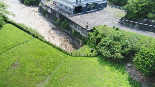 烏山頭水庫:烏山嶺隧道西口天井豎坑引水道出口