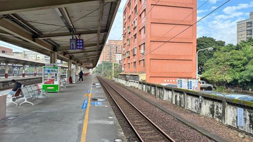 &nbsp;候車月台。