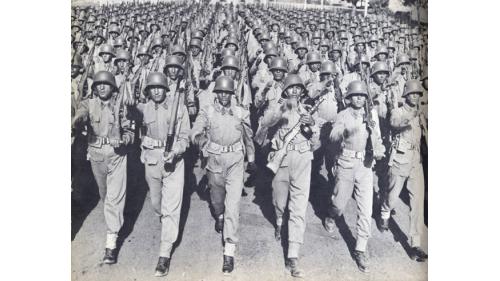 查希爾在位時擁有作戰能力強大的國防軍隊。