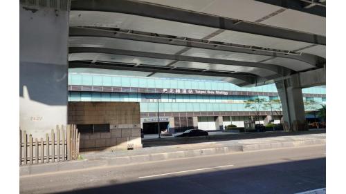 台北轉運站位於台北車站北門市民大道旁。
&nbsp;