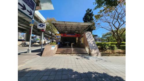 台北車站M1出入口，連通台鐵、高鐵及台北地下街。
&nbsp;