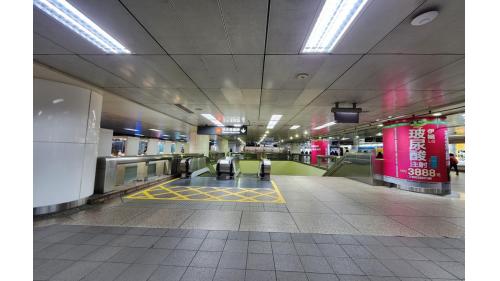 台北車站捷運穿堂層。
&nbsp;