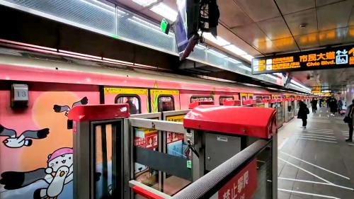 台北車站地下四樓捷運淡水線月台。
&nbsp;